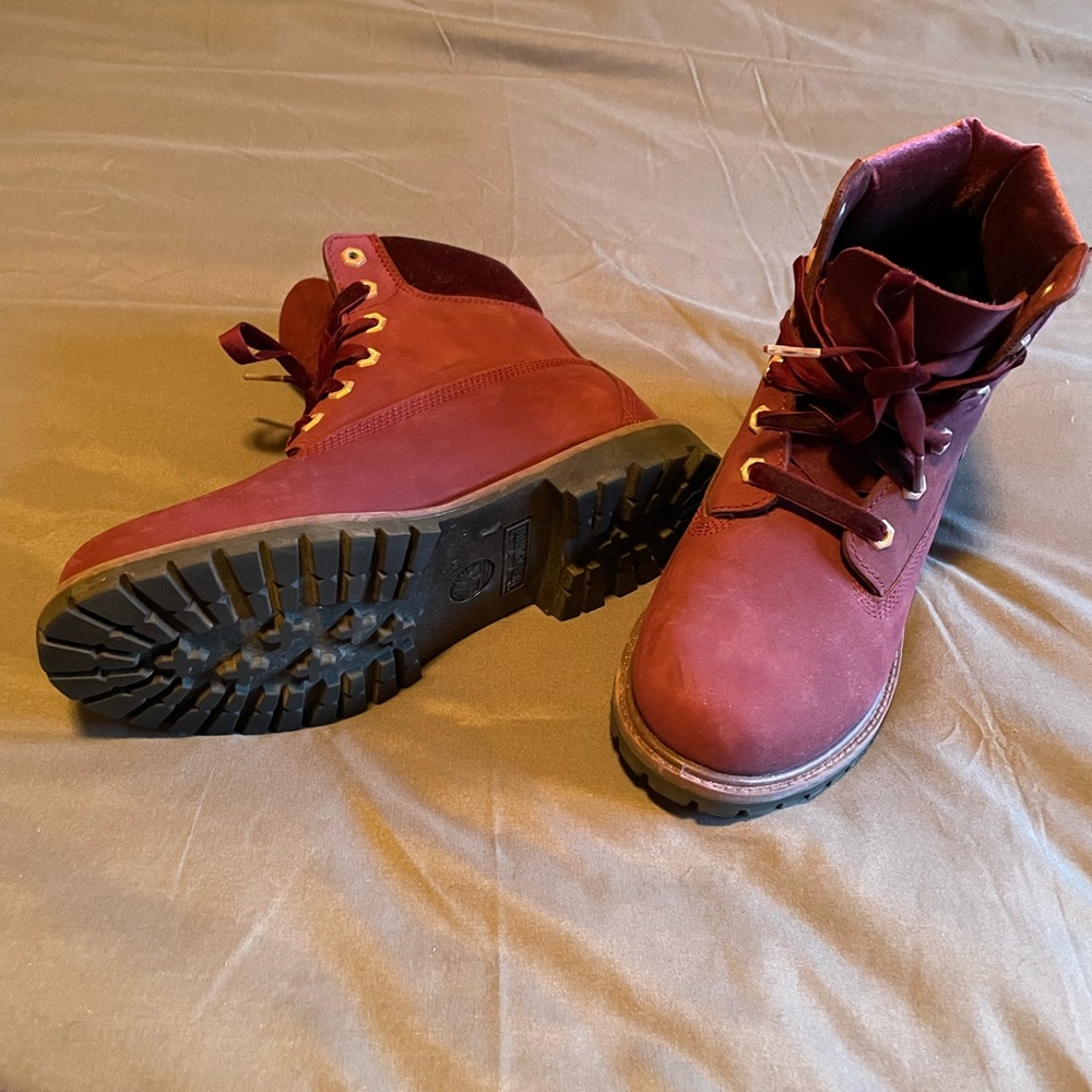 Timberland Woman’s Burgandy sz 9 boot